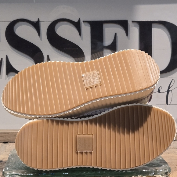 Dolce Vitta "Dolen' Platform Pastel Stripe Knit Stitch Sneakers Wmns 9.5 - Picture 9 of 9